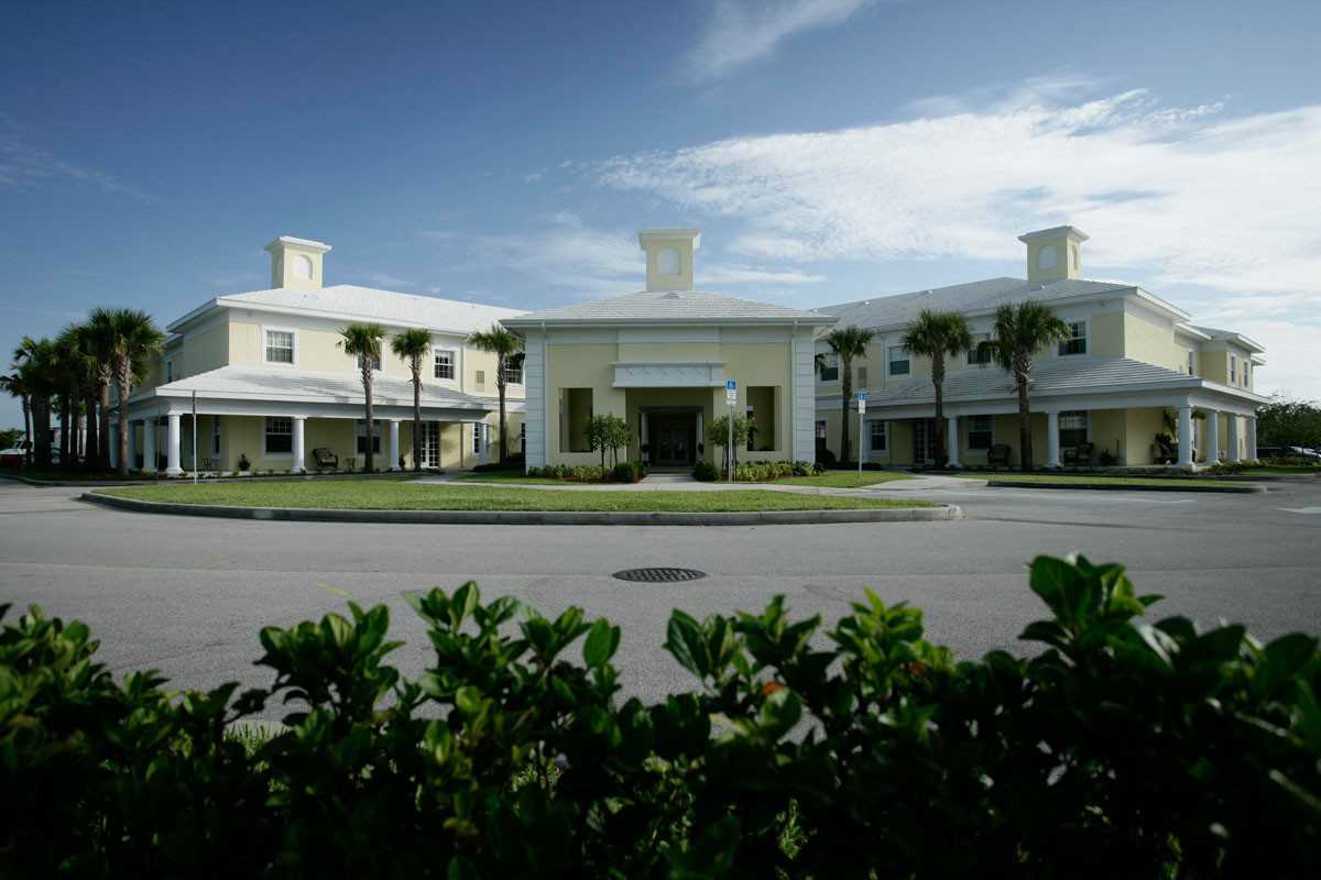 Exterior-Entrance-HarborChase of Vero Beach-Florida Senior Living