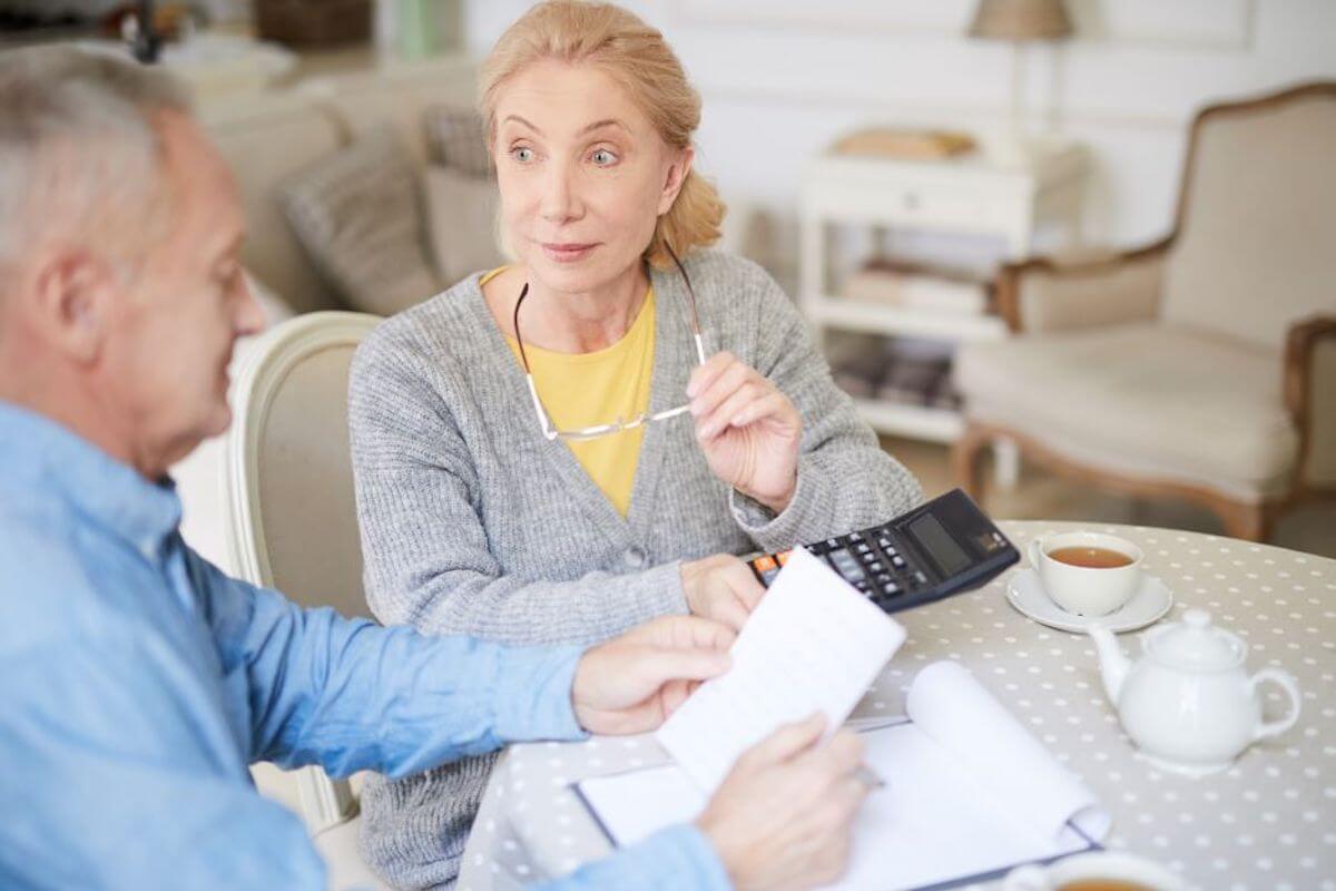 counting-budget-for-month-How to pay for senior living