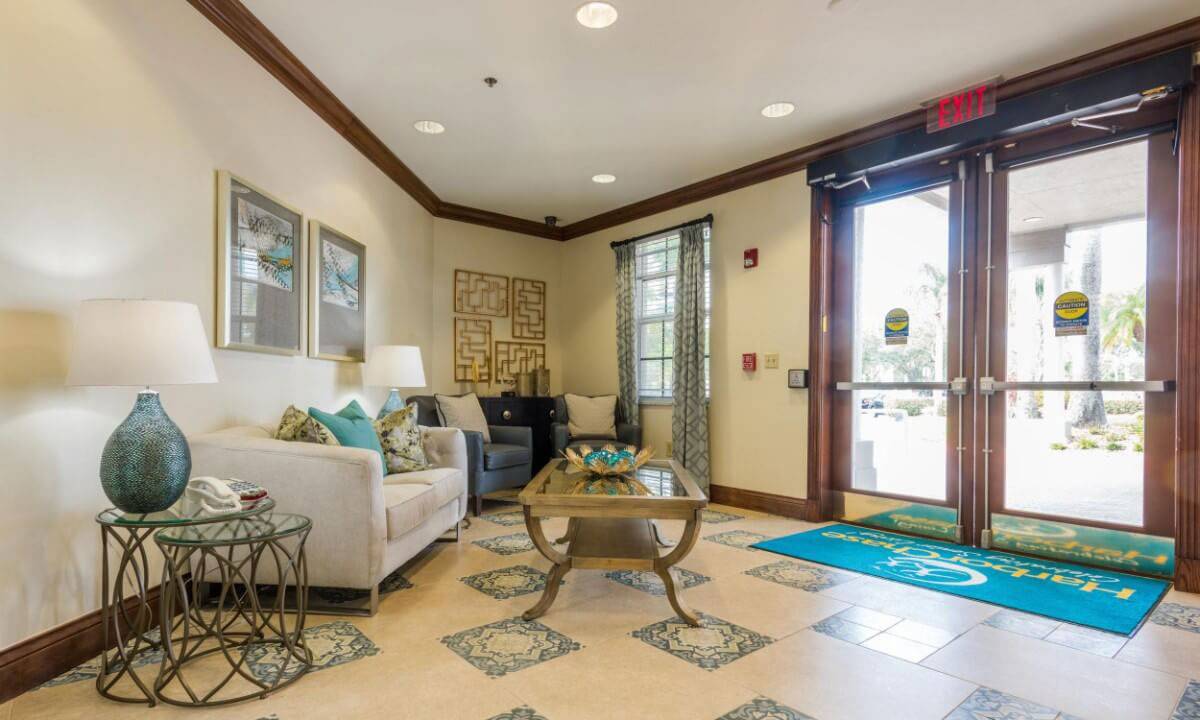 Interior-Sitting Area-HarborChase of Coral Spring-Florida Senior Living
