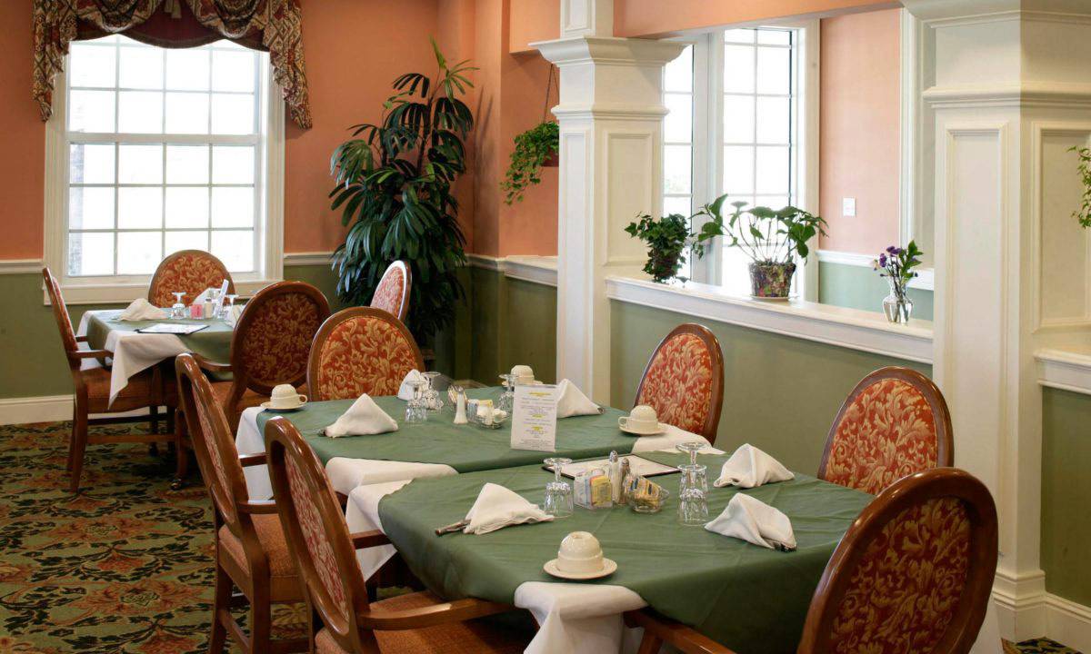 Interior-Dining Room-HarborChase of Vero Beach-Florida Senior Living
