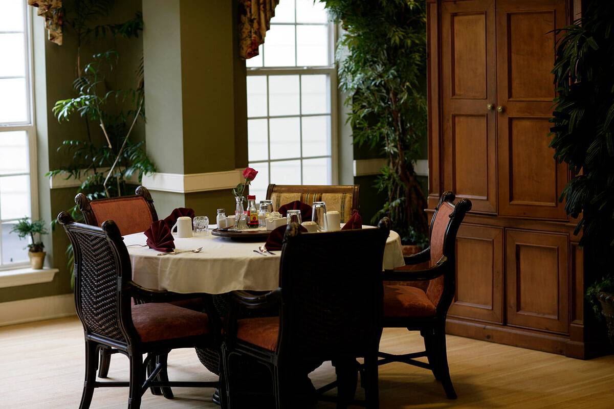Interior-Dining Area-HarborChase of Huntsville-Alabama Senior Living