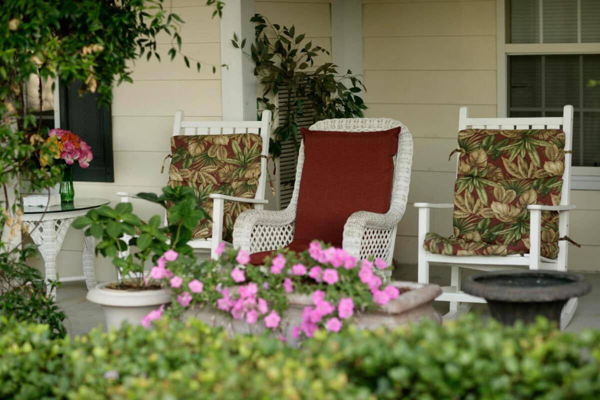 Exterior-Porch-HarborChase of Huntsville-Alabama Senior Living
