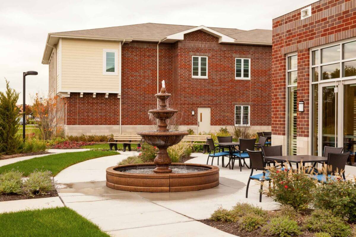 Exterior-Fountain-HarborChase of Naperville-Illinois Senior Living