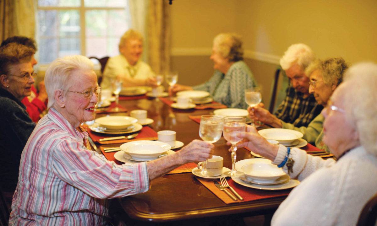 Residents Dining Together-HarborChase of Rock Hill-South Carolina Senior Living