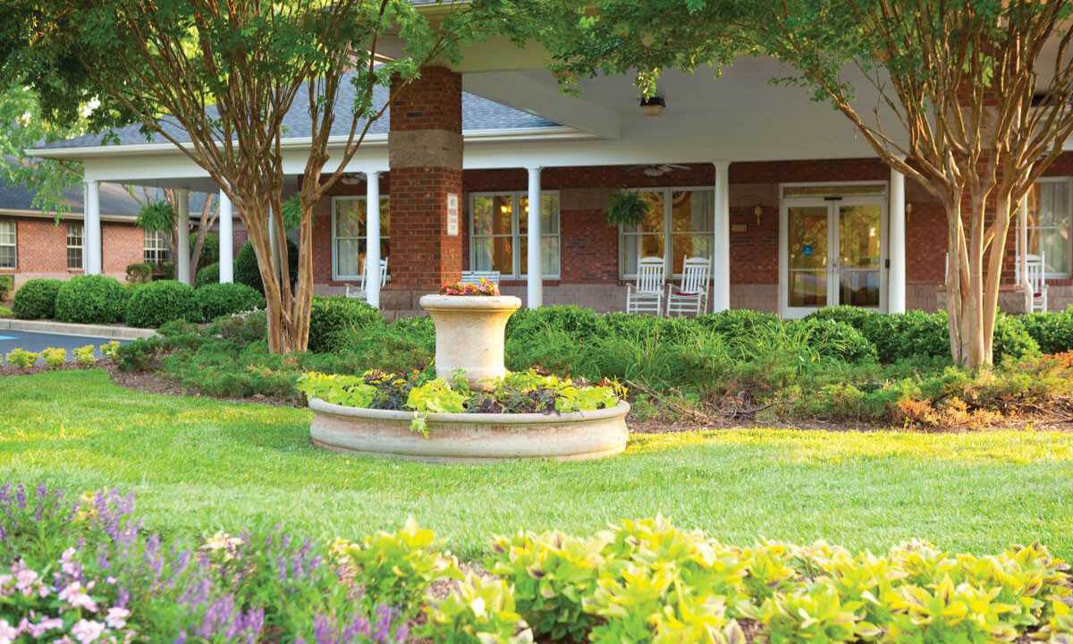 Exterior-Water Feature-HarborChase of Rock Hill-South Carolina Senior Living