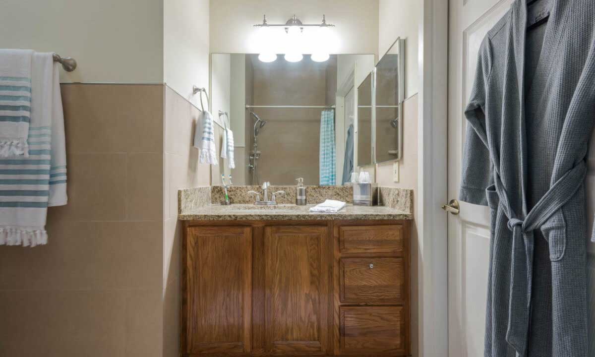 Interior-Senior Apartment-Bathroom-HarborChase of Tamarac-Florida Senior Living