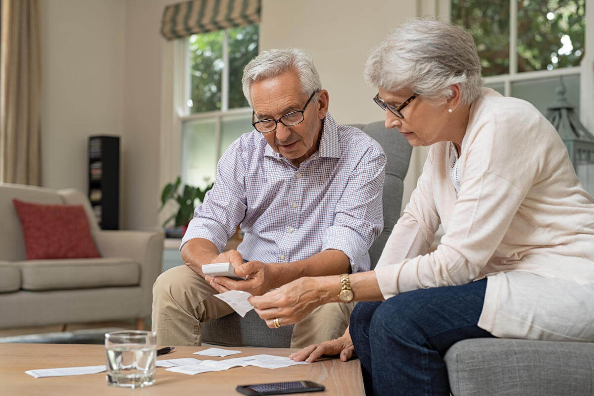 senior-couple-calculating-expenses-Downsizing tips for seniors