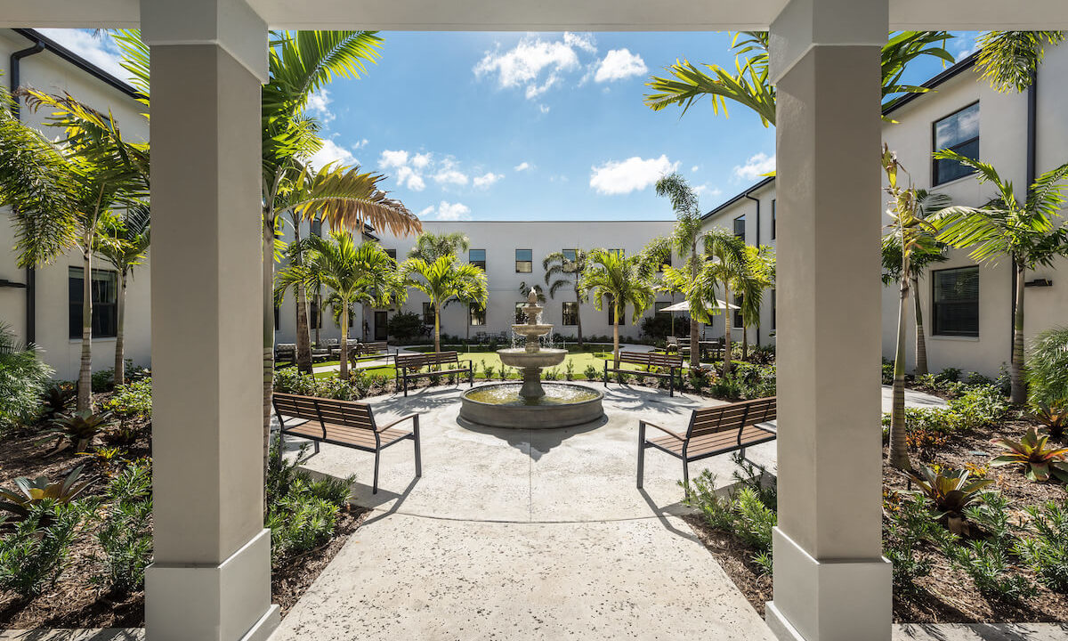 Exterior-Garden Courtyard-HarborChase of Stuart-Florida Senior Living