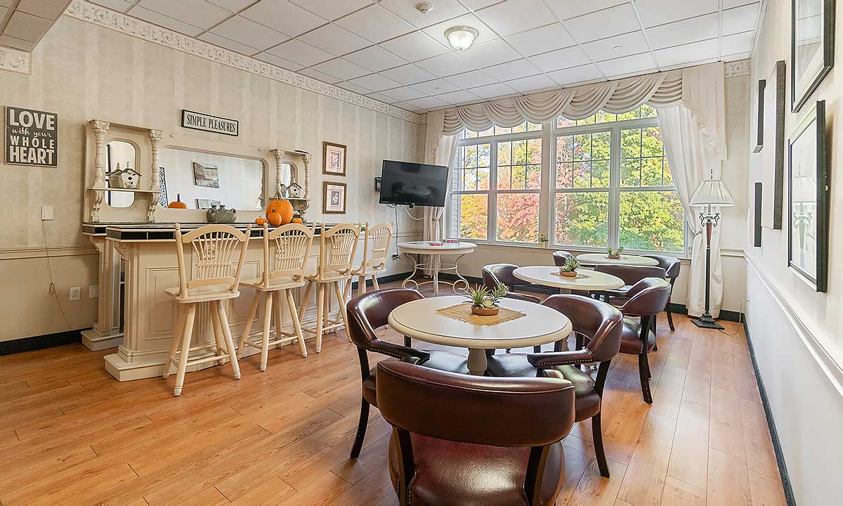 Interior-Dining Room-HarborChase of Branford-Connecticut Senior Living