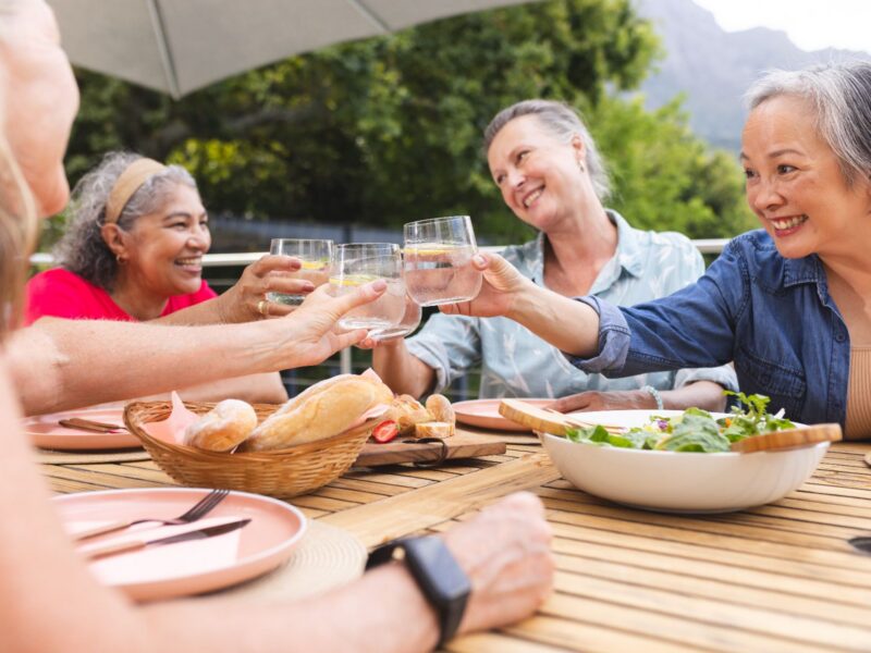 7 Ways Farm-to-Table Dining Shapes Luxury Senior Living Culture